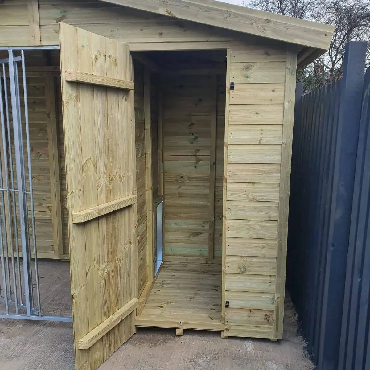 Benchmark Dog Kennel with Apex Roof - Single 10 x 4ft, Premium Wood Range
