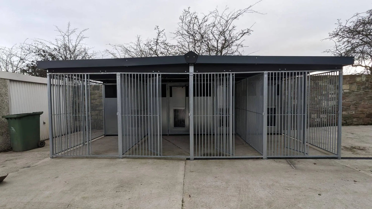 20 X 8 ft Four Bay Eco Thermal Plastic Dog Kennel Doghealth