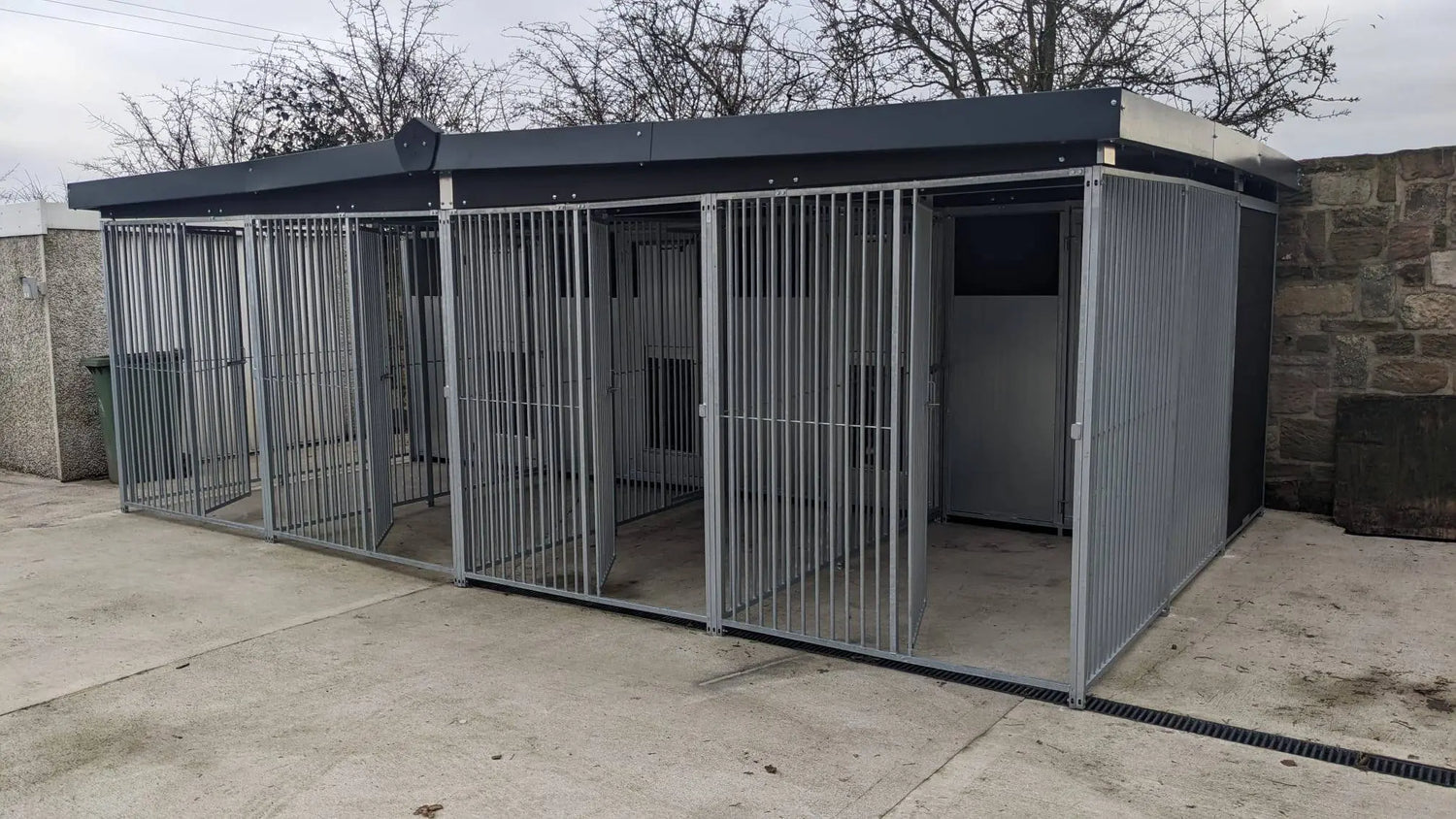 20 X 10 ft Four Bay Eco Thermal Plastic Dog Kennel Doghealth