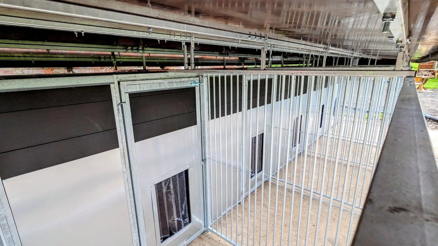 25 X 10 ft Five Bay Eco Thermal Plastic Dog Kennel Doghealth